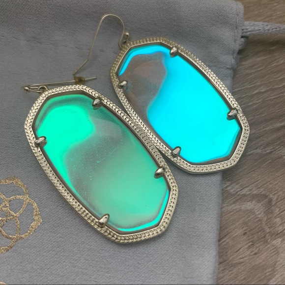 Kendra Scott Jewelry - Kendra Scott Danielle earrings